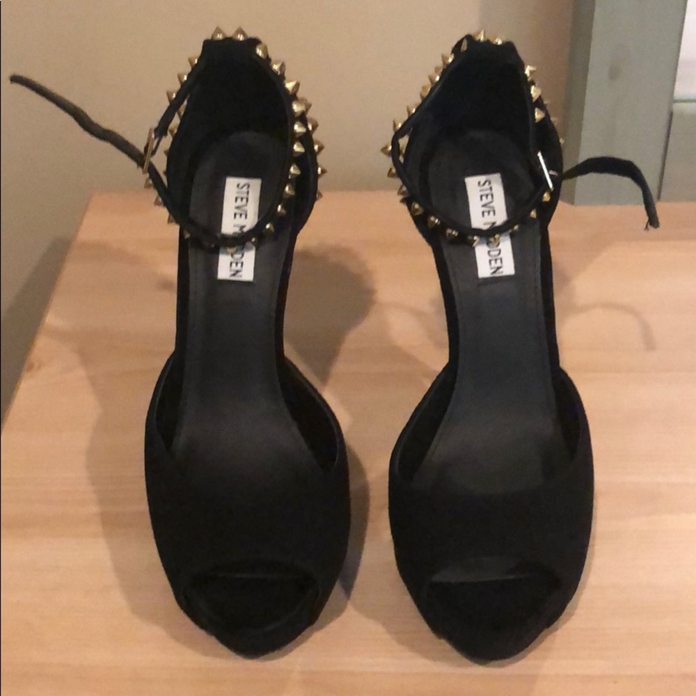 Black and gold Steve Madden heels